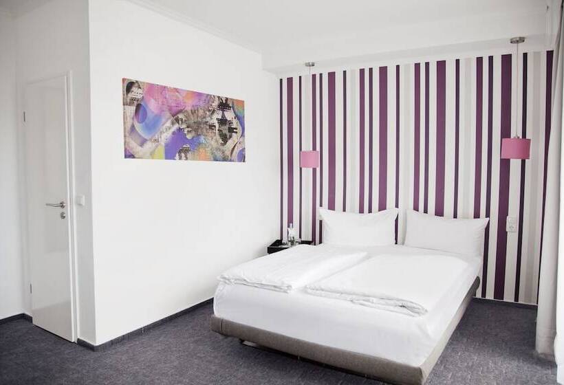 Comfort room with balcony, Les Nations