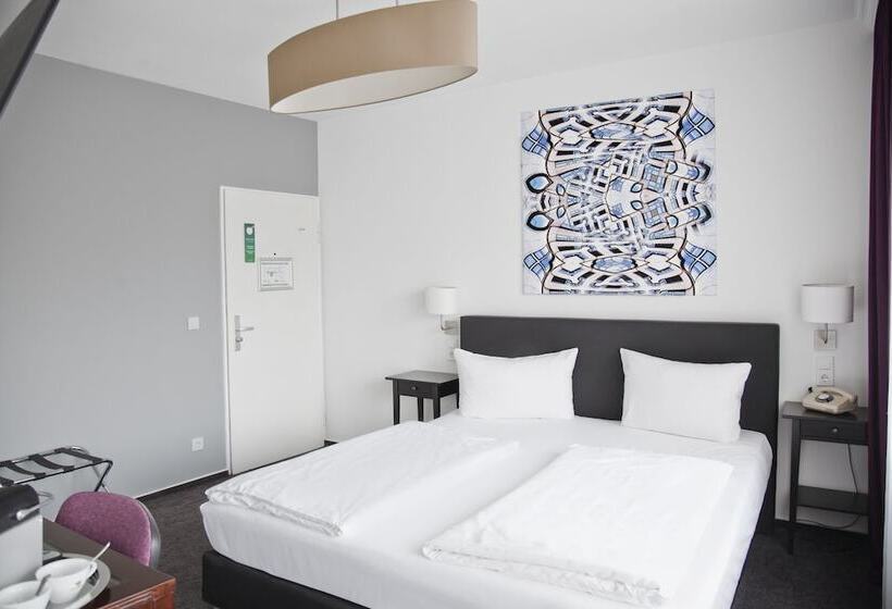 Comfort room with balcony, Les Nations