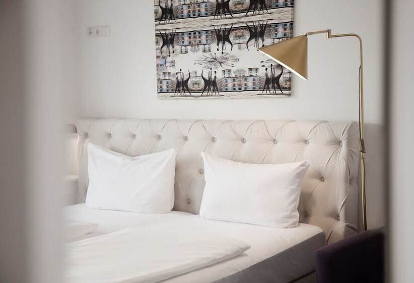 Comfort room with balcony, Les Nations