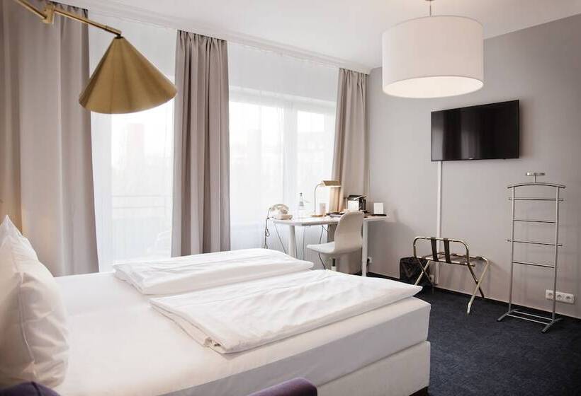 Comfort room with balcony, Les Nations