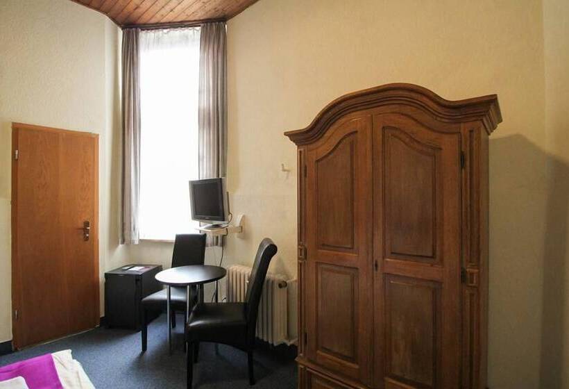 اتاق استاندارد سه نفره, Pension Margrit