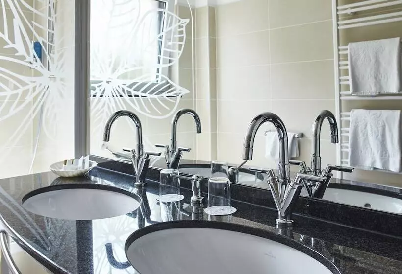 سوئیت با بالکن, Bernstein Hotel Villa Kastania