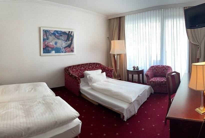 اتاق استاندارد سه تخته با بالکن, Bernstein Hotel Villa Kastania