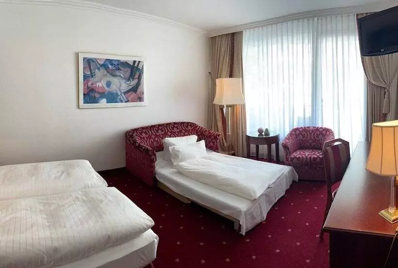 اتاق استاندارد سه تخته با بالکن, Bernstein Hotel Villa Kastania