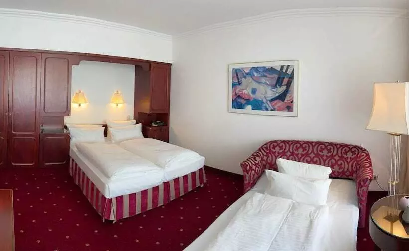 اتاق استاندارد سه تخته با بالکن, Bernstein Hotel Villa Kastania