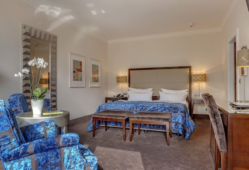 اتاق لوکس با بالکن, Bernstein Hotel Villa Kastania