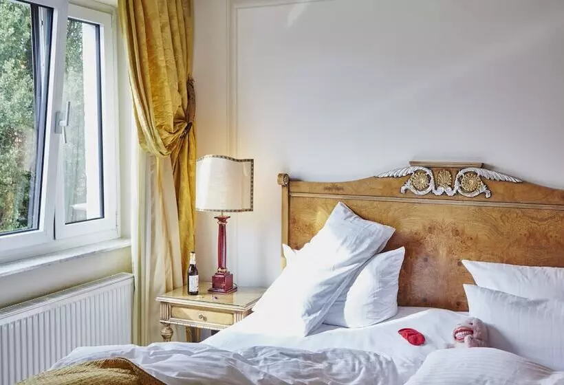 سوئیت با بالکن, Bernstein Hotel Villa Kastania