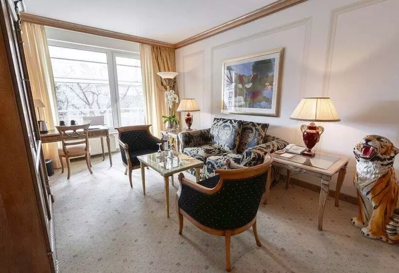 سوئیت با بالکن, Bernstein Hotel Villa Kastania