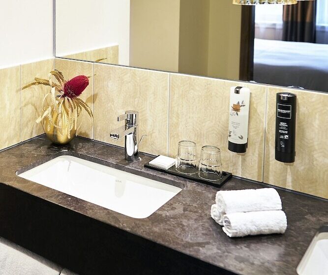 标准间带双人床, Reichshof Hotel Hamburg