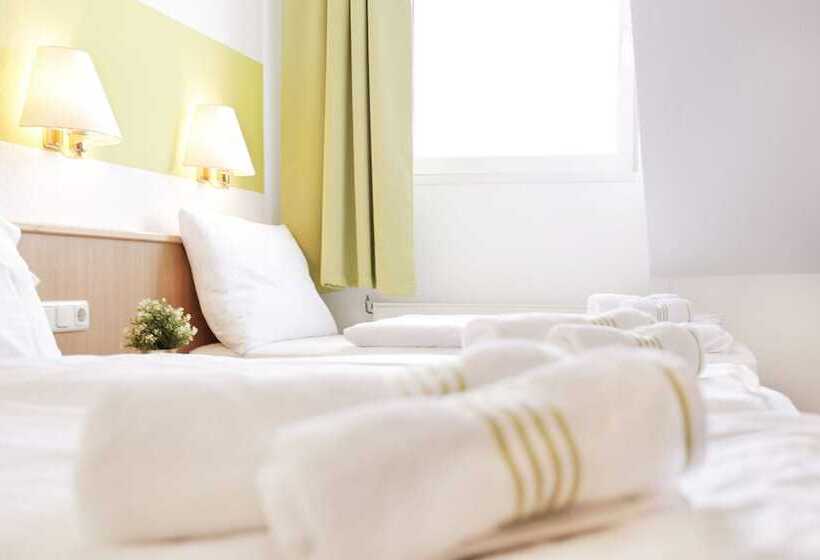 스탠다드 트리플 룸, Bp24 Hotel Aachen