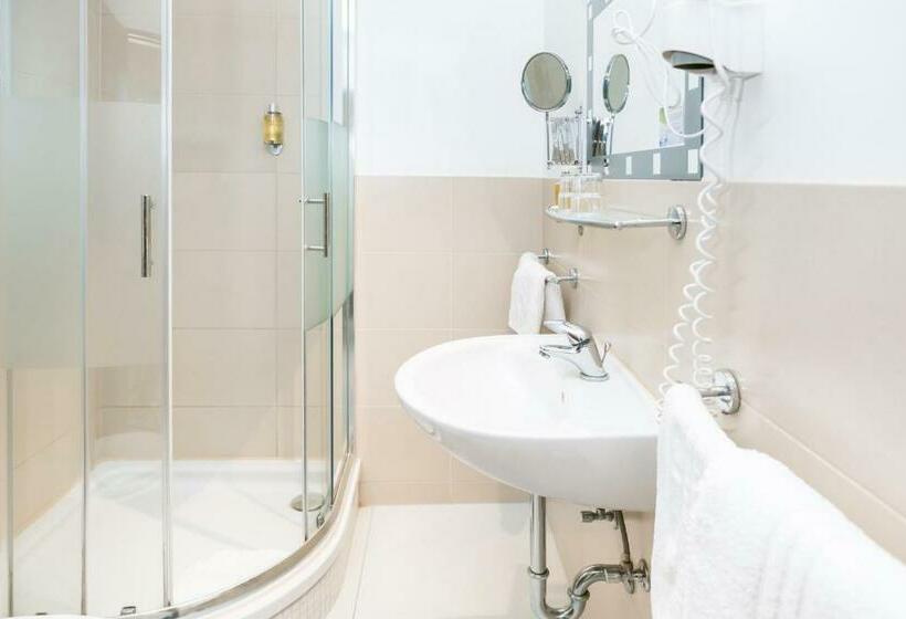 غرفة قياسية, Astor Kiel By Campanile