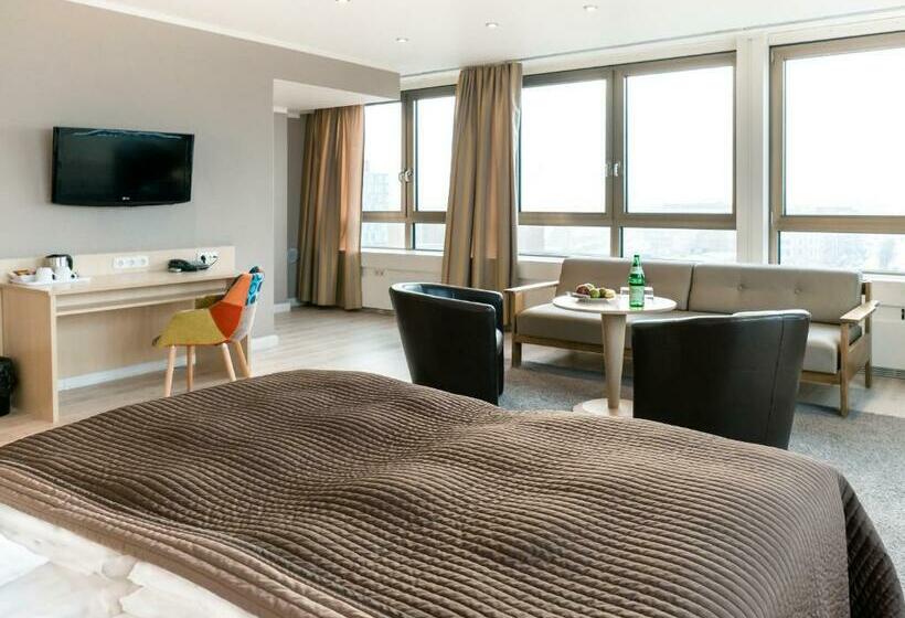 غرفة قياسية ثلاثية, Astor Kiel By Campanile