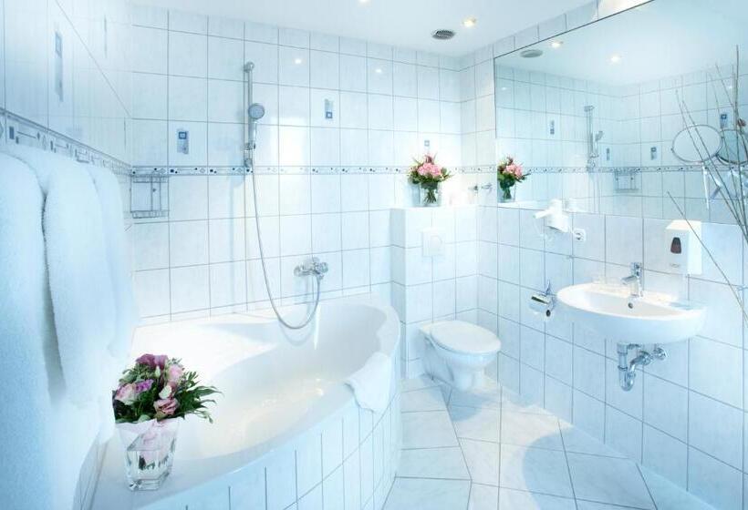 غرفة قياسية ثلاثية, Astor Kiel By Campanile