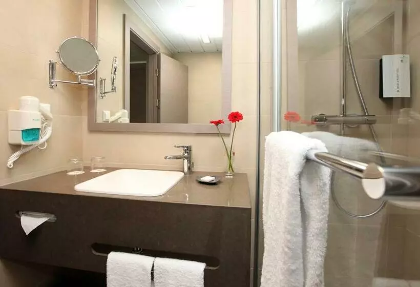 اتاق استاندارد, Golden Tulip Kassel Hotel Reiss