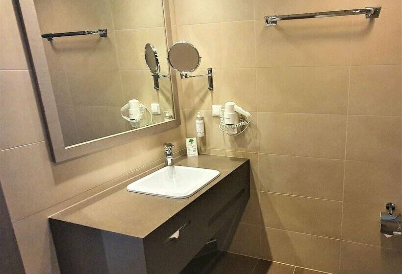 Люкс, Golden Tulip Kassel Hotel Reiss