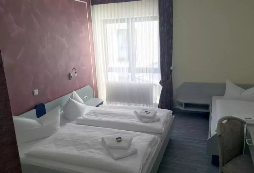 Standard Triple Room, Landsknecht