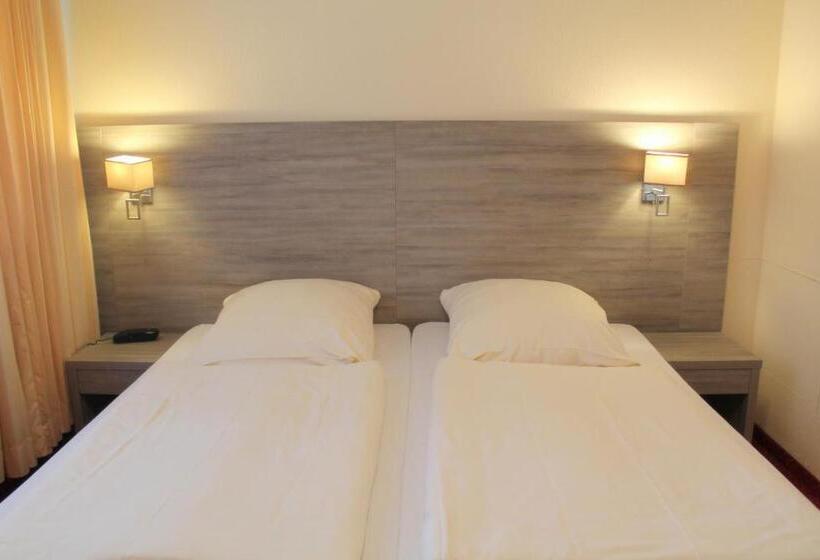 Quarto Triplo Estandar, Lorien