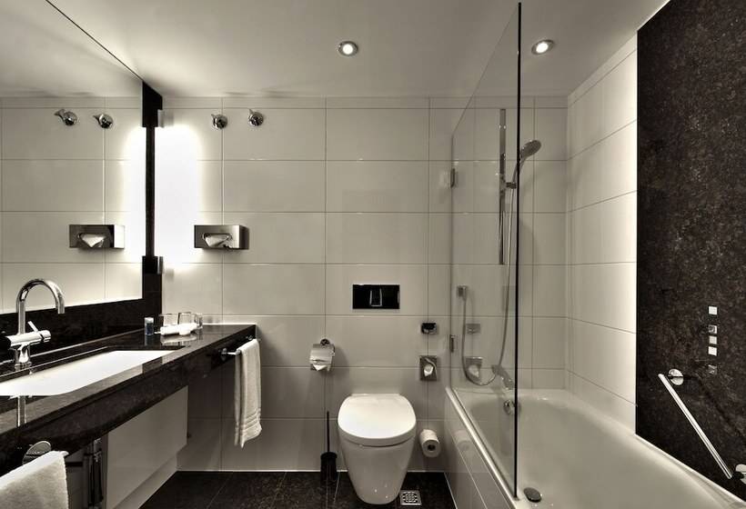 جناح جونيور, Maritim Hotel Köln