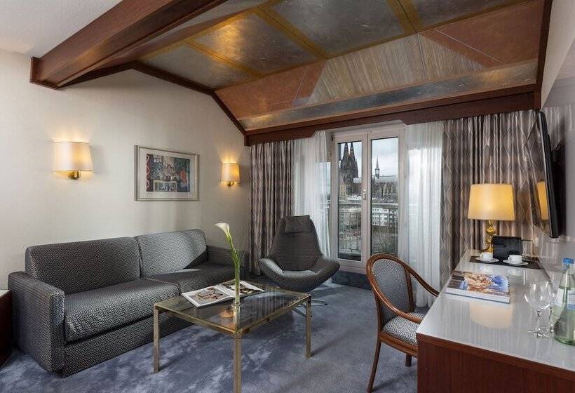 جناح جونيور, Maritim Hotel Köln