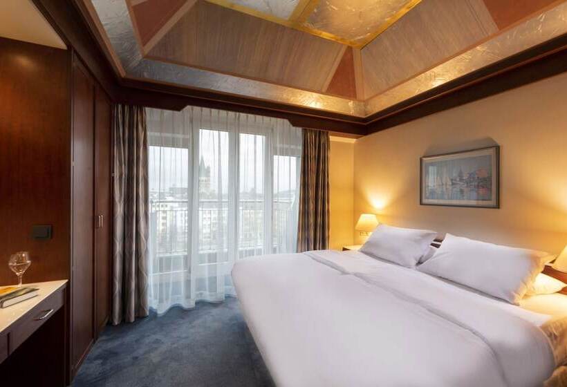 جناح جونيور, Maritim Hotel Köln