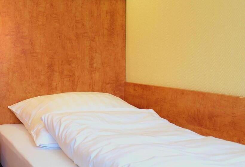 스탠다드 싱글 룸, Ostmeier