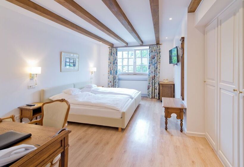 スーペリアールーム, Romantik Waldhotel Mangold