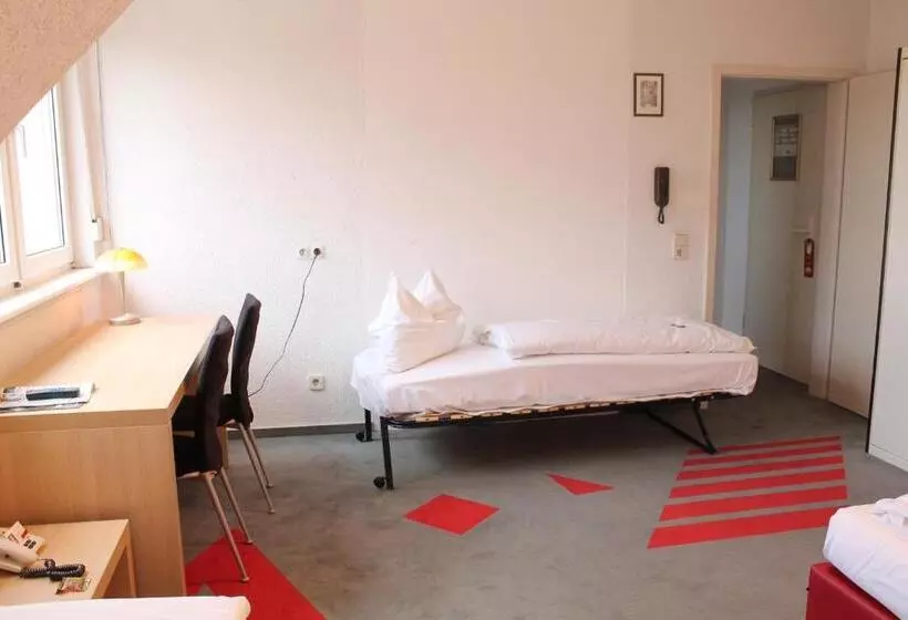 スタンダード４人部屋, Scholz