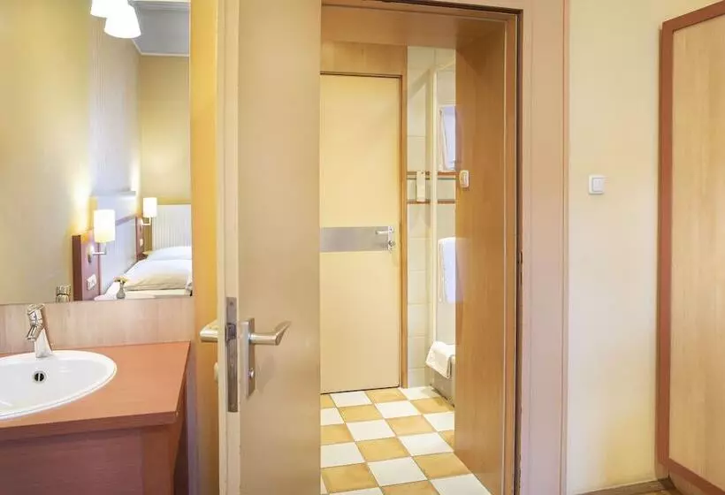 اتاق اکونومی, Achat Sternhotel Bonn