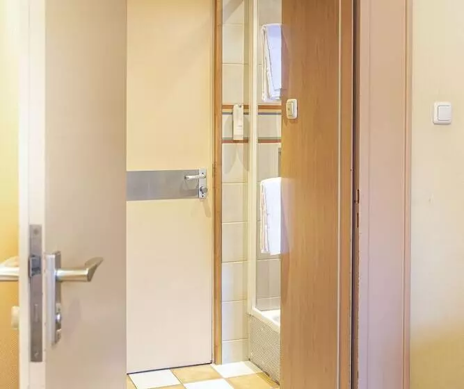 اتاق اکونومی, Achat Sternhotel Bonn