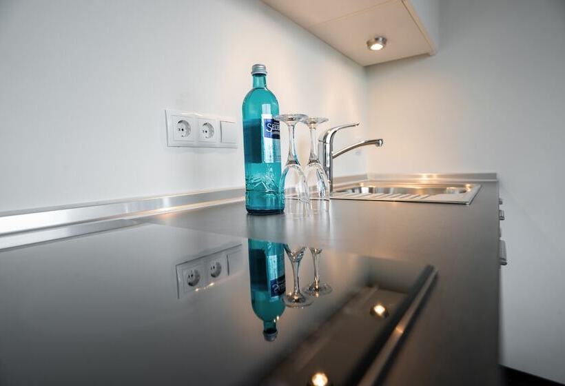 小型套房, Yachtclub