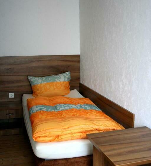 اتاق استاندارد یک نفره, Zur Heidquelle