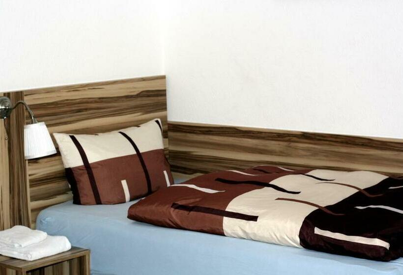 اتاق استاندارد یک نفره, Zur Heidquelle