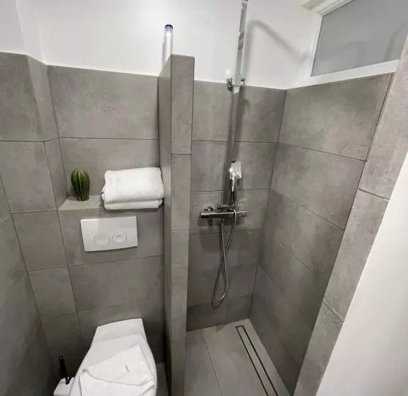 اتاق استاندارد یک نفره, Liberty Hotel Cologne
