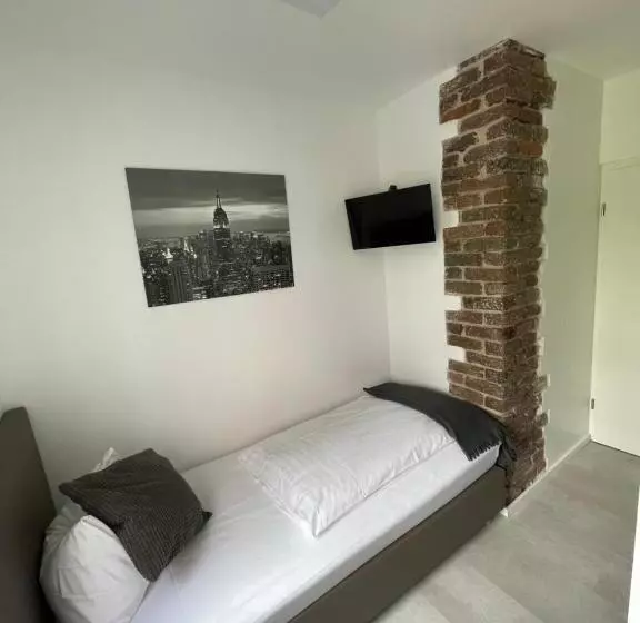 اتاق استاندارد یک نفره, Liberty Hotel Cologne