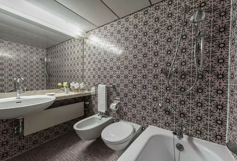 Standard Single Room, Maritim Strandhotel Travemünde