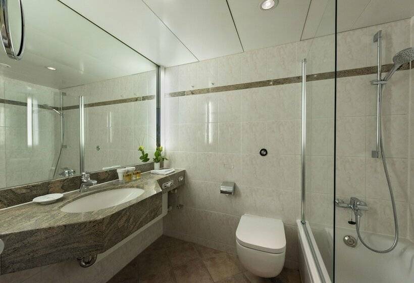 Номер Deluxe, Maritim Strandhotel Travemünde