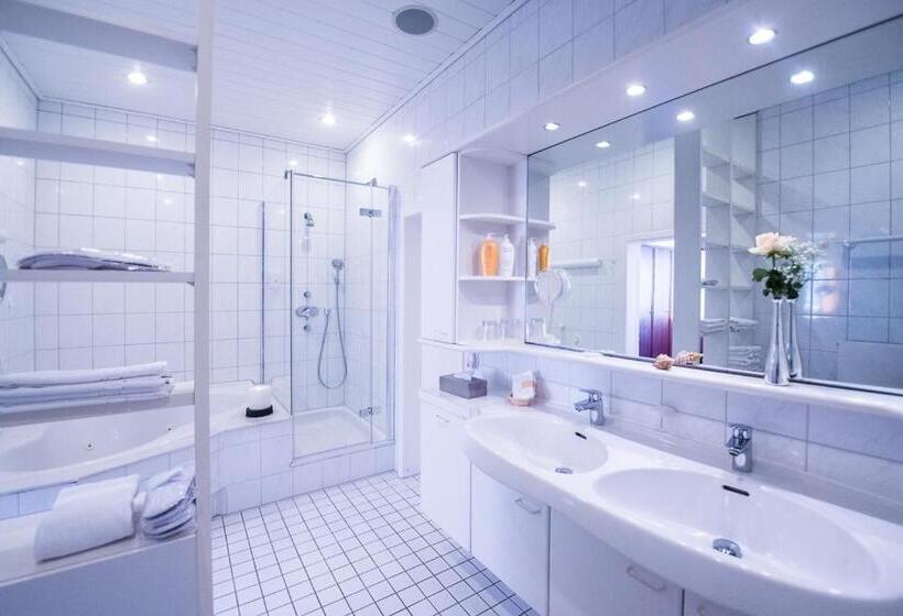 패밀리 룸, Posthotel Monegro