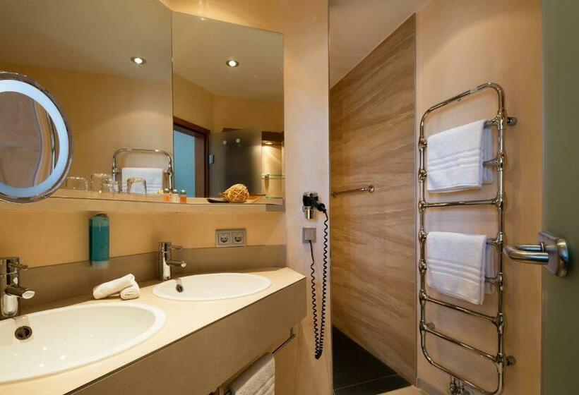 غرفة قياسية مزوَّدة بشُرفة, Strandhotel Georgshöhe