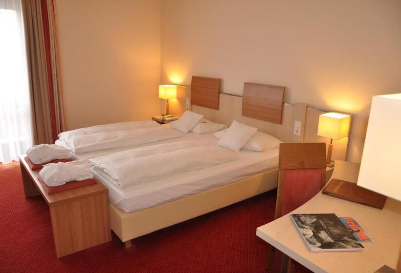 豪华房间, Am Kurpark