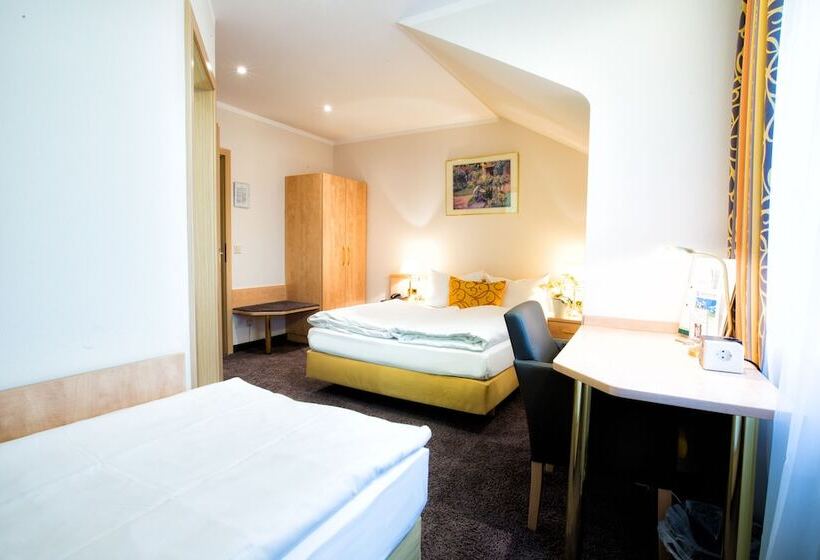 غرفة قياسية ثلاثية, & Living Am Wartturm   Hotel & Apartments