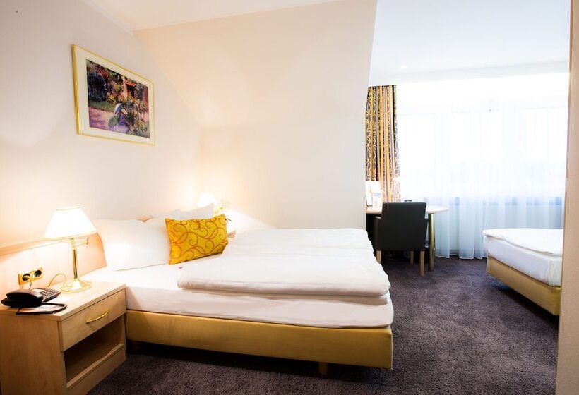 Номер Стандарт Трехместный, & Living Am Wartturm   Hotel & Apartments