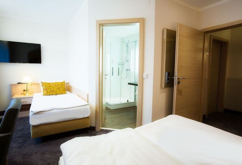 غرفة قياسية ثلاثية, & Living Am Wartturm   Hotel & Apartments