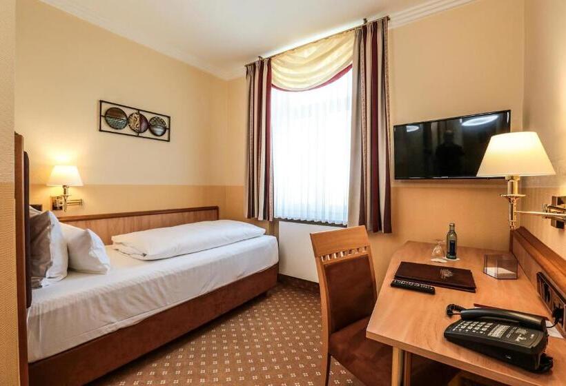 חדר סטנדרט יחיד, Mack