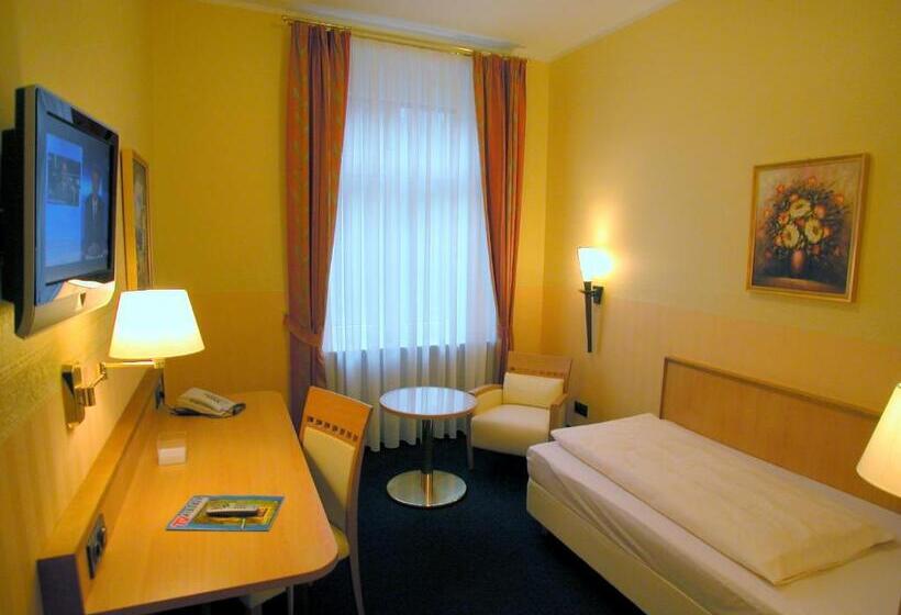 חדר סטנדרט יחיד, Mack