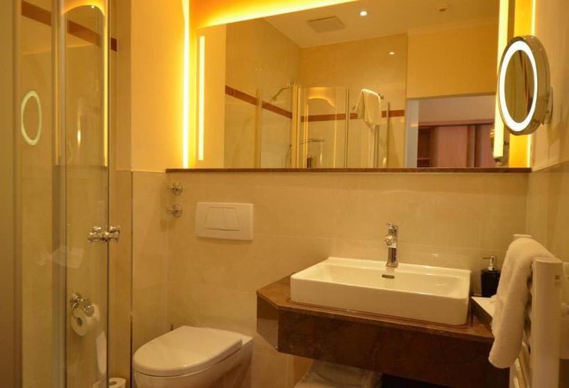 חדר קומפורט יחיד, Mack