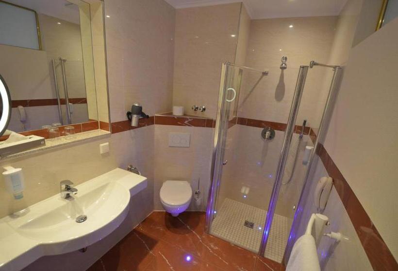 חדר סטנדרט, Mack