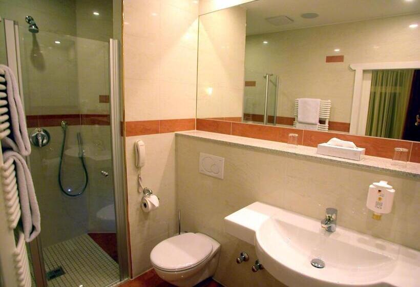 חדר סטנדרט, Mack