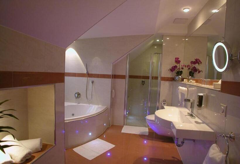 חדר סטנדרט עם ג'קוזי, Mack