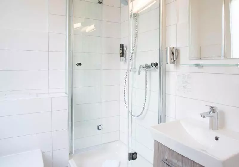 Standard Yhden Hengen Huone, Mille Stelle City