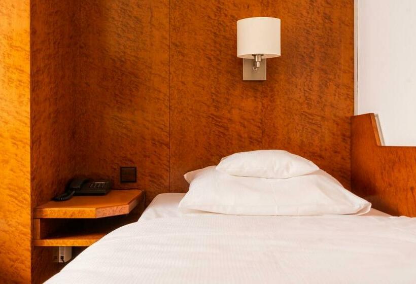 标准单人间, Royal